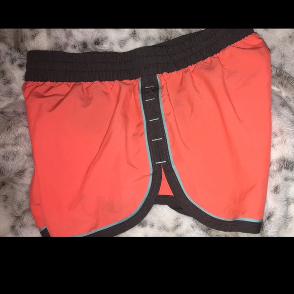 Under Armour shorts - Picture 3 of 4